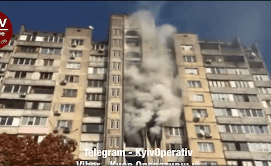 Все в дыму. В Киеве горит многоэтажка