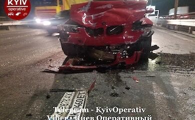 В Киеве на Южном мосту столкнулись три авто