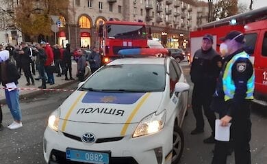 Полиция опубликовала видео с внедорожником, который сбил людей на Майдане