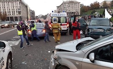 Полиция опубликовала видео с внедорожником, который сбил людей на Майдане