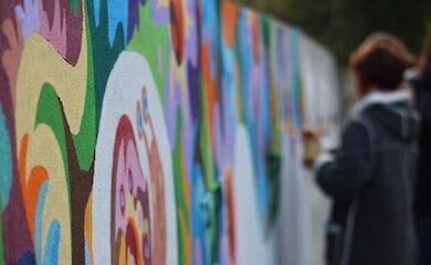 На Дарнице создали аллею украинской росписи