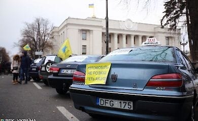 Владельцы евроблях и предприниматели выходят на пикет в центр Киева