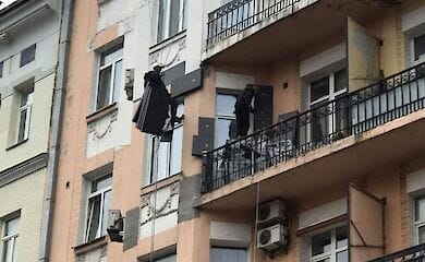 У центрі Києва намагалися самовільно утеплити будинок-пам'ятник архітектури