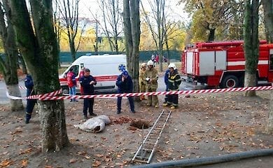 В Полтаве погибла женщина, которая упала в 5-метровую яму возле дороги