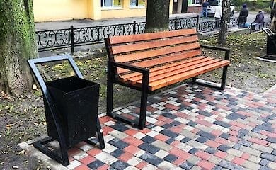 На Лукьяновке обновили сквер