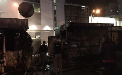 В Киев сгорели торговые киоски