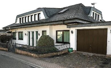 Известній немецкий теннисист продает виллу вместе с матерью