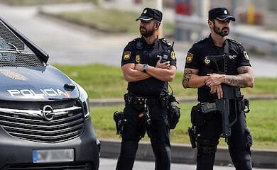 В Испании девушка с сожителем два года держали взаперти пожилую женщину