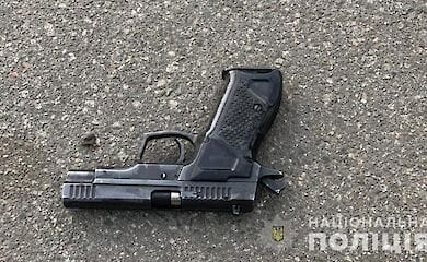 Под Киевом на заправке мужчина устроил стрельбу
