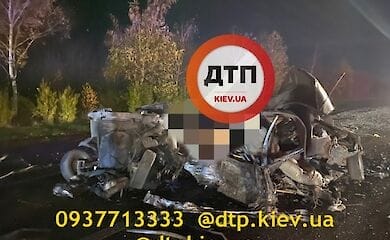 Смертельное ДТП под Киевом: в результате столкновения авто загорелись