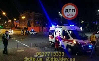 У Києві в ДТП постраждав водій швидкої