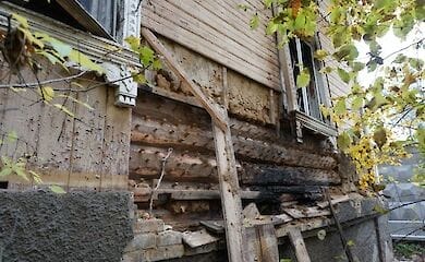 В Пуще-Водице пытались поджечь старинную дачу