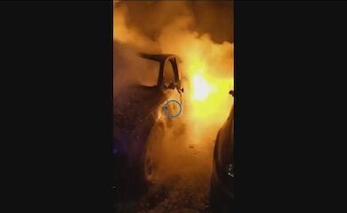 Во дворе одного из киевских домов произошел масштабный автопожар