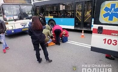В Хмельницком водитель автобуса сбил двух школьников на переходе