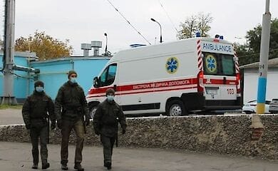 В Херсоне военные взяли под охрану две COVID-больницы