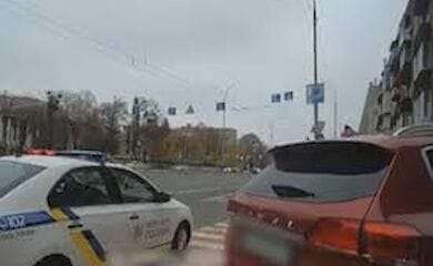 В центре столицы женщина родила в автомобиле