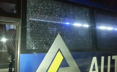 Автобус, який прямував з Чернігова до Києва, обстріляли невідомі
