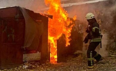 В одном из столиных дворов горели гаражи