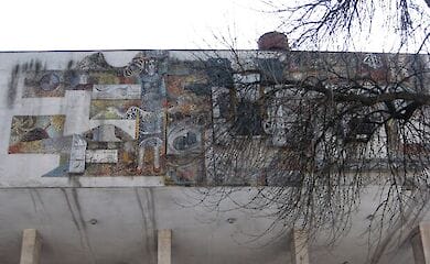 З будівлі КПІ в Києві хочуть прибрати мозаїку