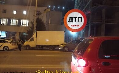 В Киеве на Васильковской столкнулись три авто