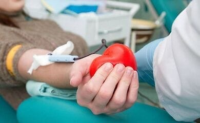 В Киеве начали брать кровь у людей, переболевших коронавирусом