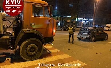 В Киеве пьяный водитель бетономешалки устроил ДТП, есть пострадавшие