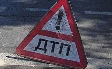 В Киеве в результате ДТП разорвало авто