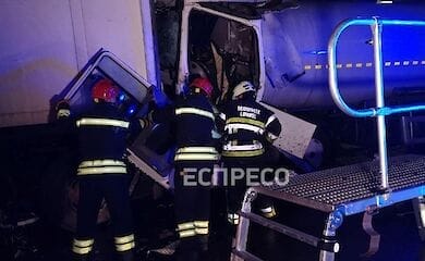 У Києві бензовоз протаранив фуру, є жертви