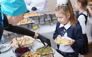 Президент подписал закон о бесплатном питания в учреждениях образования детей погибших защитников Украины