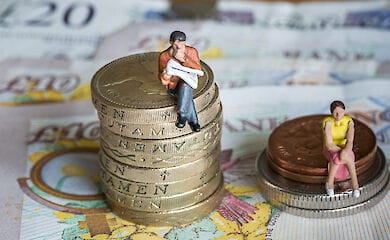 Як відрізняються зарплати жінок і чоловіків в Україні