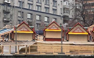 В центре Киева установили еще одну елку