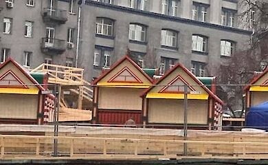 В центре Киева установили еще одну елку