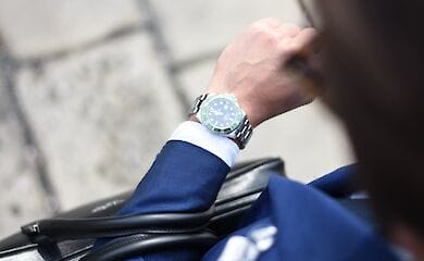 Правительство потратило крупную сумму на подарочные часы