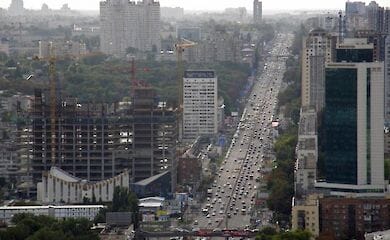 На столичном проспекте Победы на три недели ограничат движение из-за ремонта газопровода