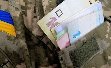 В Раде хотят повысить пенсии военным. Минфин против