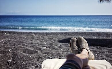 Если работник отказывается от использования ежегодного отпуска, работодатель имеет право самрстоятельно отправить его отдыхать