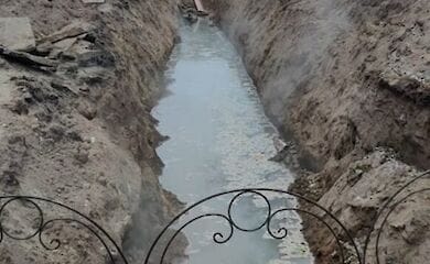 Из-за прорыва трубы на Виноградаре образовался "каньйон"