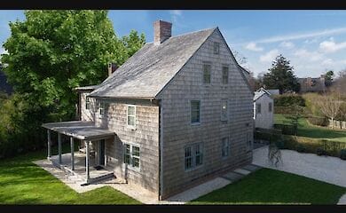 Один из старейших домов в городе Ист-Хэмптон штата Нью-Йорк решили продать за несколько миллионов долларов