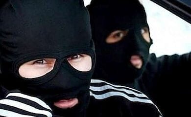 В Киеве у девушки отобрали миллион гривен