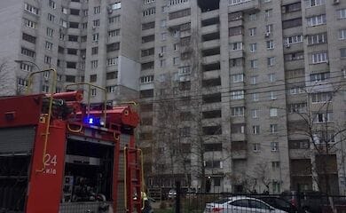 В Киеве на Троещине загорелся многоэтажный дом