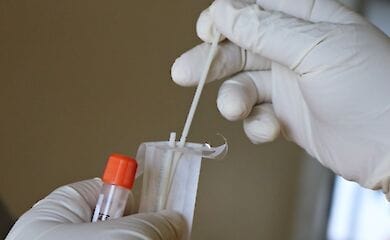 Тест на COVID-19 будуть людям, у яких є ознаки гострої респіраторної вірусної інфекції, повідомив глава МОЗ