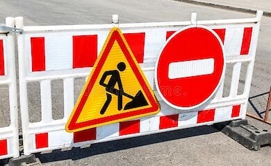 В столице до августа перекрыли проход на надземном переходе