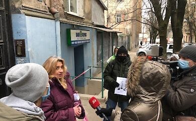 Львовяне вышли на протест из-за выселения из квартиры женщины с сыном