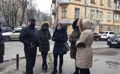 Львовяне вышли на протест из-за выселения из квартиры женщины с сыном