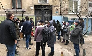 Львовяне вышли на протест из-за выселения из квартиры женщины с сыном
