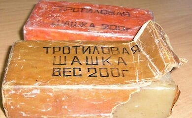 Прапорщик внушил солдатам, что что есть тротил - это традиция