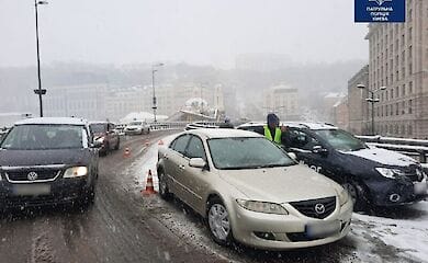 В аваріях через снігопад загинули 13 осіб