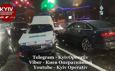 В Киеве водитель повредил четыре авто и скрылся