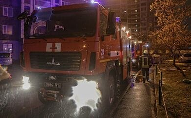 В Киеве на Позняках горела высотка