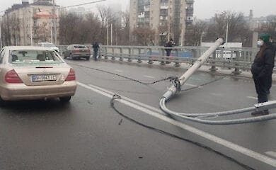 В КГГА назвали причину падения столбов на Шулявском мосту